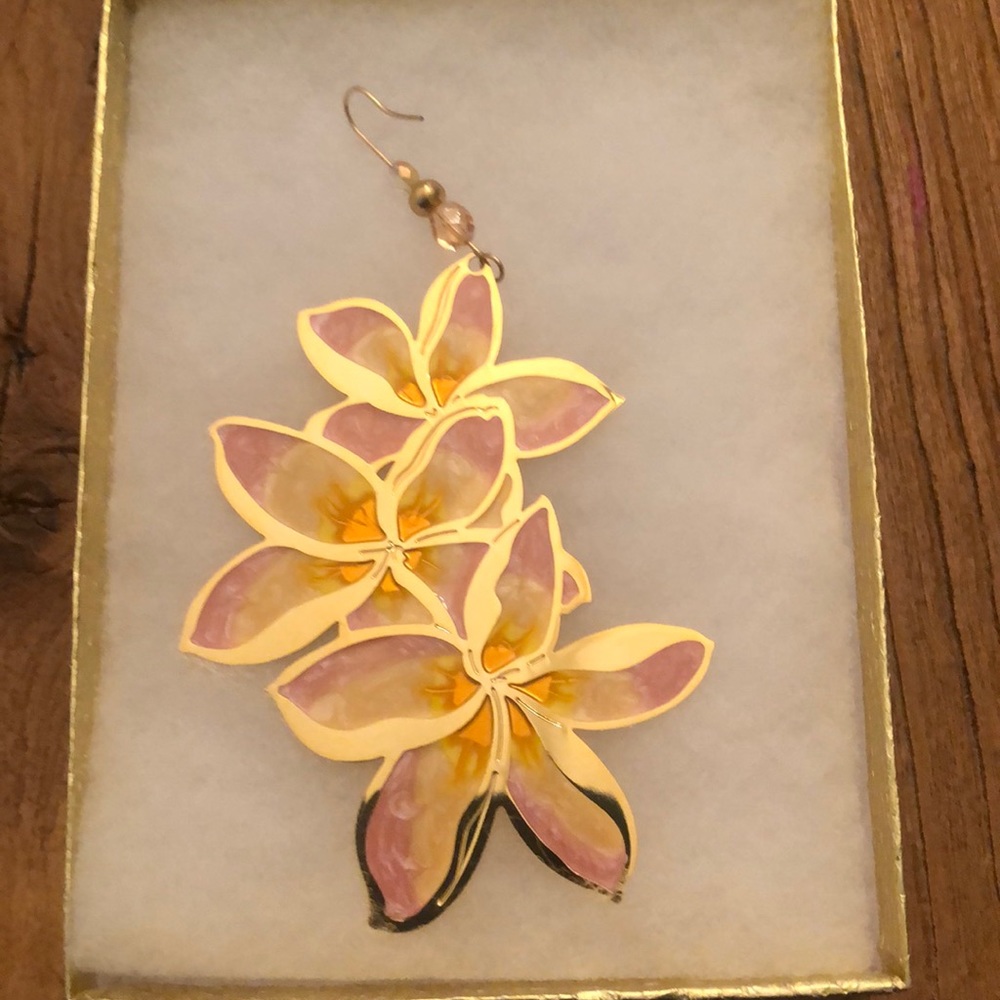 Vintage Hawaiian ornament